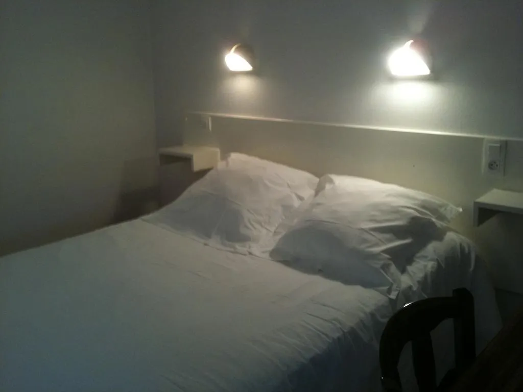 Hotel De La Paix Luzenac 0*,